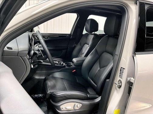 2025 Porsche Macan AWD