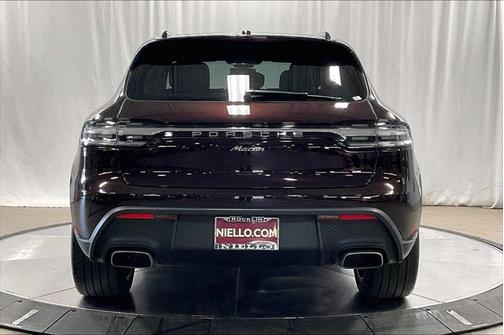 2025 Porsche Macan Base