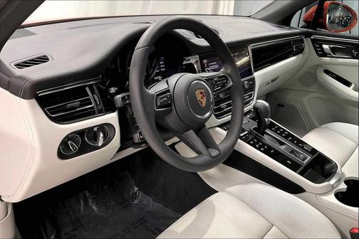 2025 Porsche Macan AWD
