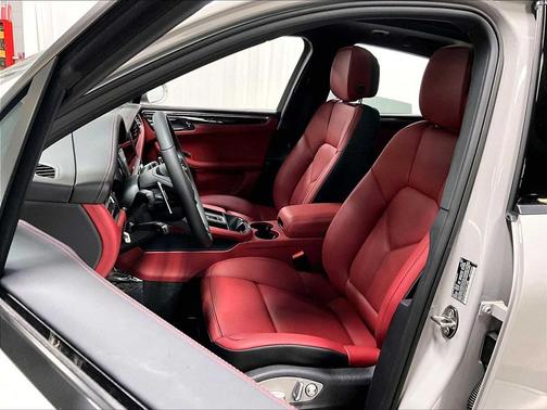 Chalk 2026 Porsche Macan Macan