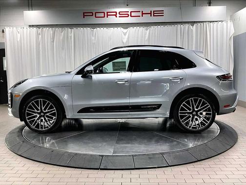 2026 Porsche Macan AWD