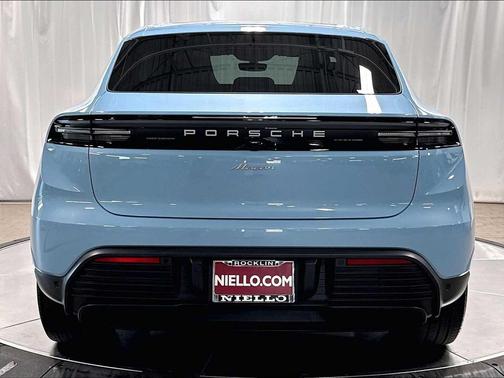 Frozen Blue Metallic 2025 Porsche Macan Macan Electric