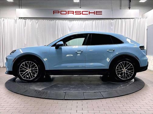 Frozen Blue Metallic 2025 Porsche Macan Macan Electric