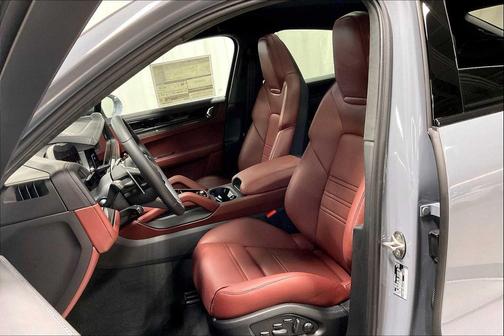 2025 Porsche Cayenne GTS