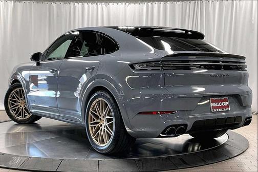 2025 Porsche Cayenne GTS