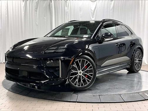 BLACK 2026 Porsche Macan Macan Electric Turbo