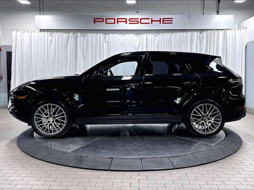 Chromite Black Metallic 2023 Porsche Cayenne Platinum Edition