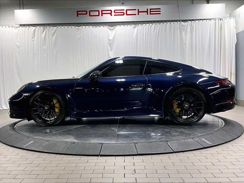 2017 Porsche 911 Carrera 4 GTS