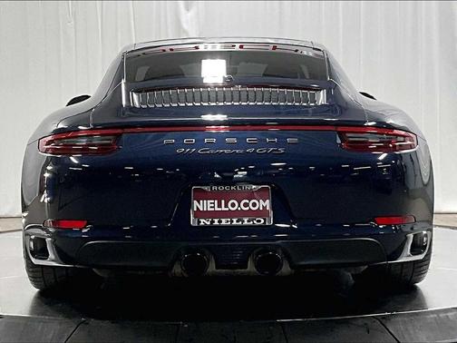2017 Porsche 911 Carrera 4 GTS