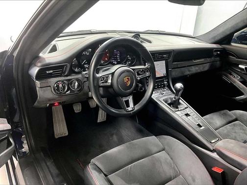 2017 Porsche 911 Carrera 4 GTS