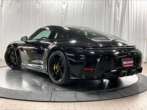 2026 Porsche 911 Carrera 4 GTS