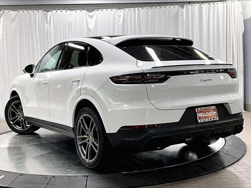 2023 Porsche Cayenne Platinum Edition