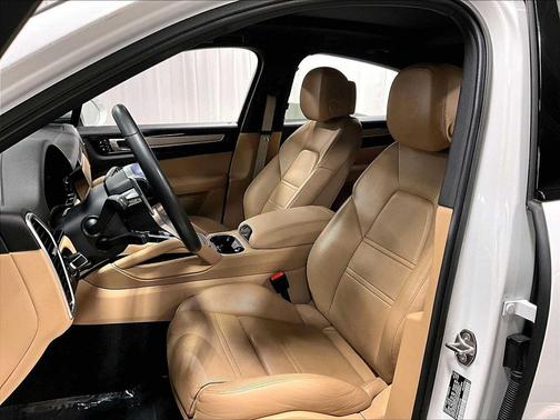 2023 Porsche Cayenne Platinum Edition