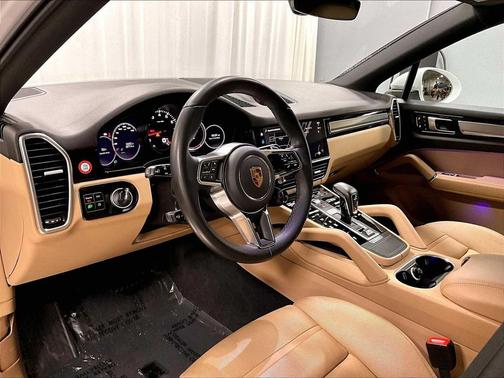 2023 Porsche Cayenne Platinum Edition