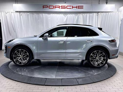 DOLOMITE SILVER 2026 Porsche Macan Macan
