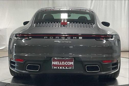 2022 Porsche 911 Carrera