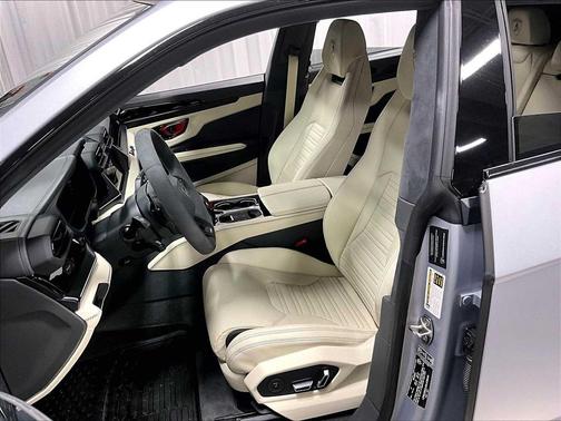 2025 Lamborghini Urus SE