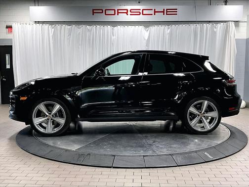 2025 Porsche Macan AWD