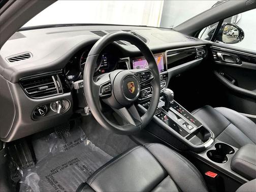2025 Porsche Macan AWD