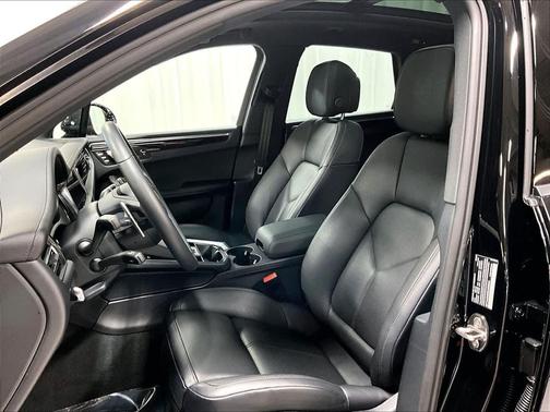 2025 Porsche Macan AWD