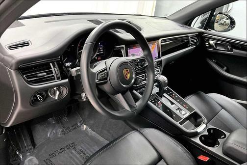 2025 Porsche Macan AWD
