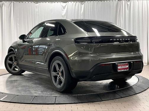 2025 Porsche Macan 4