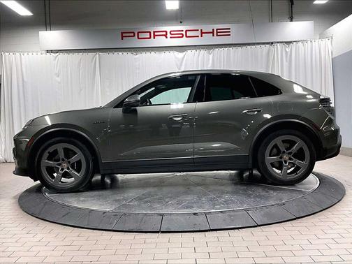 2025 Porsche Macan 4