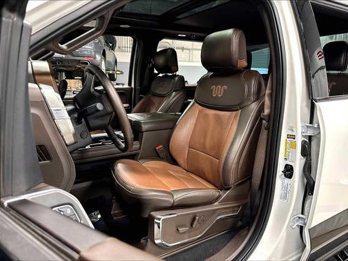 Star White Metallic Tri-Coat/Darkened Bronze 2024 Ford F-250 King Ranch
