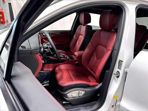 CARRARA WHITE 2026 Porsche Macan Macan