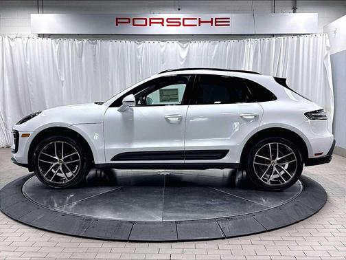 CARRARA WHITE 2026 Porsche Macan Macan