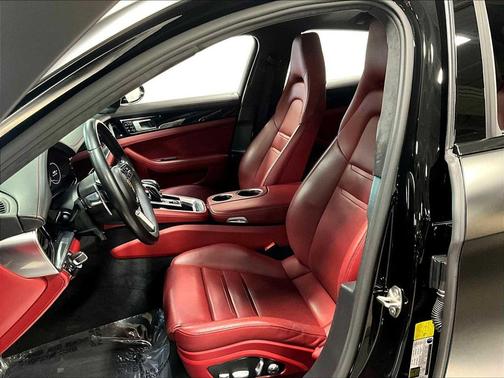 BLACK 2019 Porsche Panamera Turbo