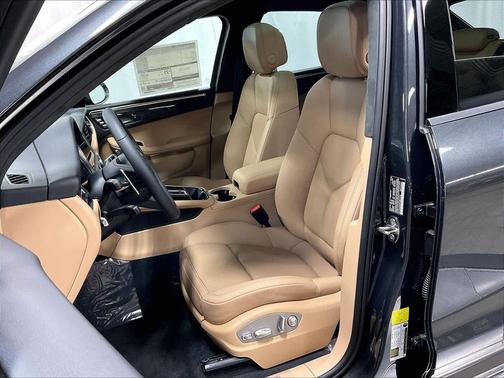 2026 Porsche Macan AWD