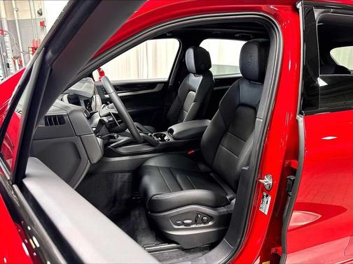 Carmine Red 2026 Porsche Cayenne Cayenne