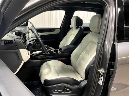Quartzite Grey Metallic 2025 Porsche Cayenne Cayenne