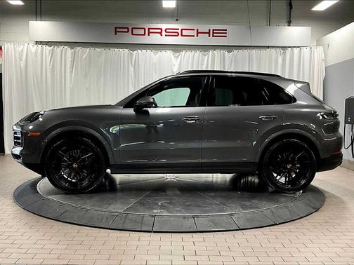 Quartzite Grey Metallic 2025 Porsche Cayenne Cayenne