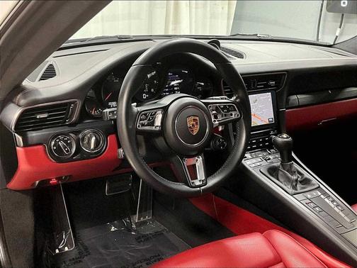 2017 Porsche 911 Carrera GTS