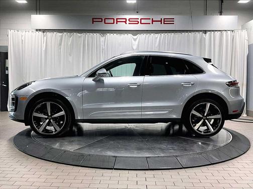 2025 Porsche Macan AWD