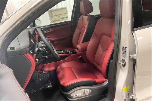2026 Porsche Macan AWD