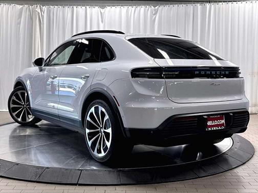 ICE GREY MET 2026 Porsche Macan Macan Electric