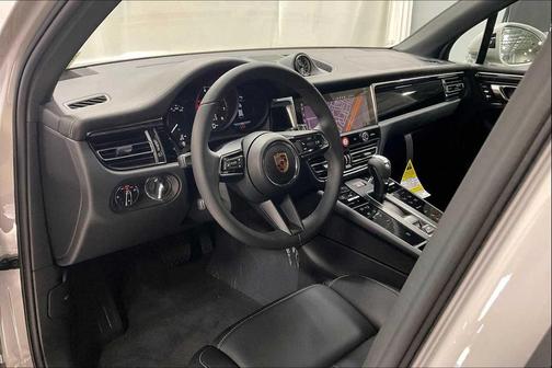 2025 Porsche Macan AWD