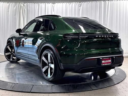 OAK GREEN NEO 2026 Porsche Macan Macan Electric 4