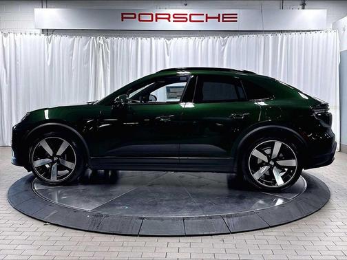 OAK GREEN NEO 2026 Porsche Macan Macan Electric 4