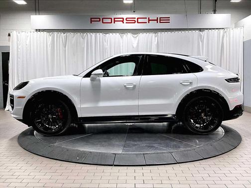 CARRERA WHITE 2026 Porsche Cayenne GTS