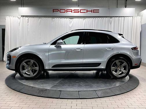 2025 Porsche Macan AWD
