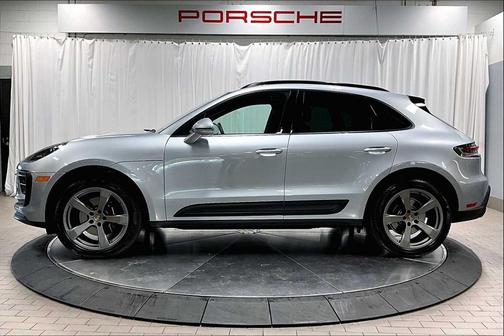 2025 Porsche Macan AWD