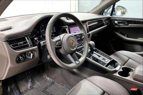 2025 Porsche Macan AWD