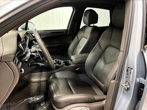 2025 Porsche Macan AWD