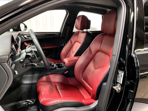 2025 Porsche Macan AWD