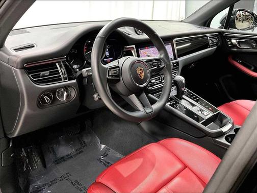 2025 Porsche Macan AWD