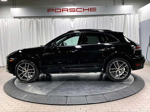2025 Porsche Macan AWD